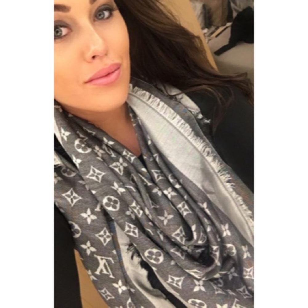 Authentic Louis Vuitton Monogram Shine Shawl